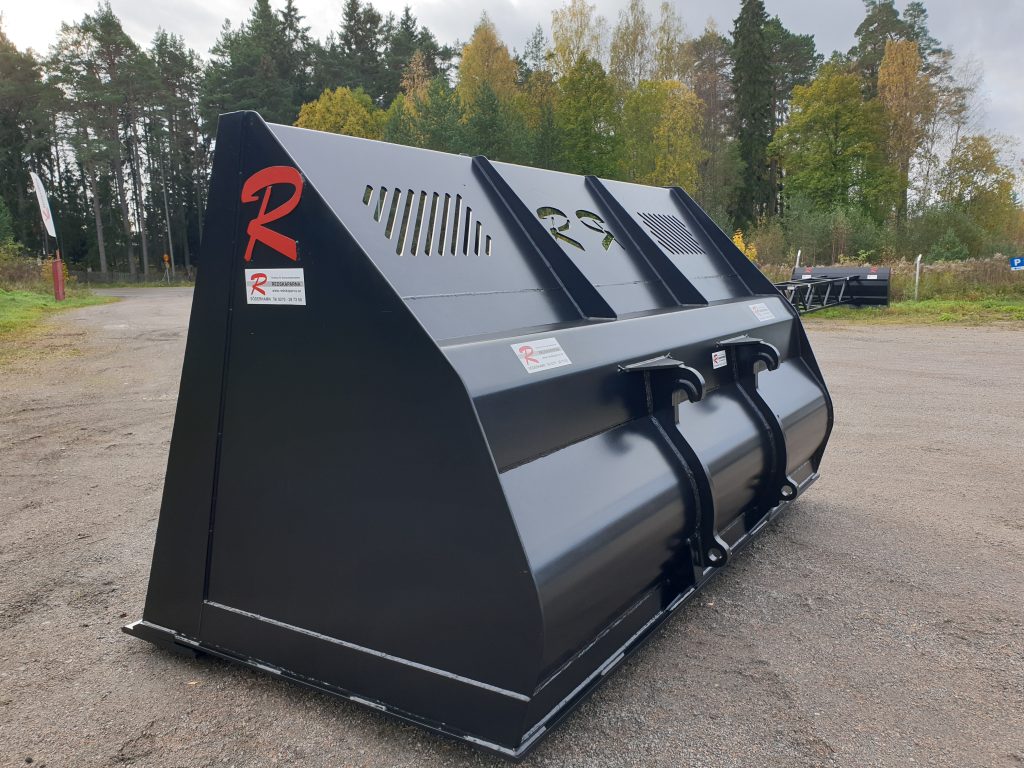 Lättmaterialskopa från sidan ståendes utomhus